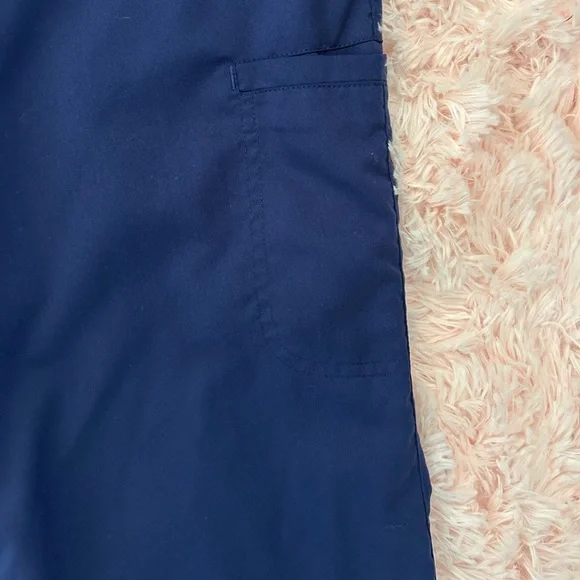 Greys Anatomy By Barco Woman’s Medium Active Blue V-Neck Scrub Top & Bottoms - Picture 12 of 15